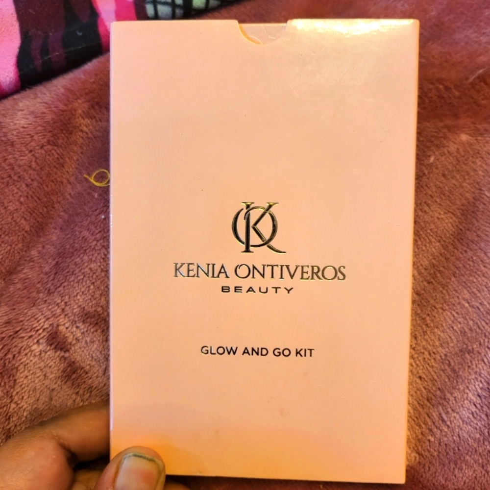 Kenia Ontiveros Glow and go kit